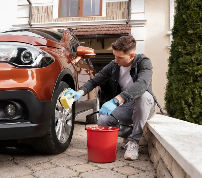 Lavage auto à domicile Bulles : professionnel intervenant sur un véhicule